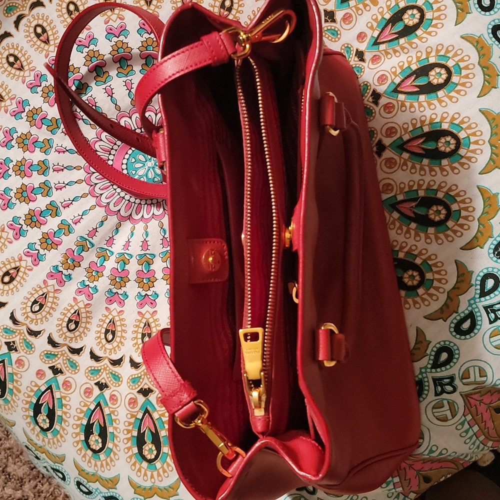 Prada - Picture 9 of 17
